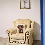 Entire Family Vacation . Wifi . Free Parking Apartment *