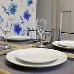 Apartment Entire Family Vacation . Wifi . Free Parking *