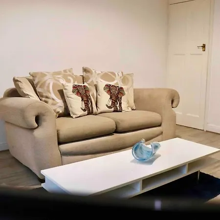 Apartment Entire Family Vacation . Wifi . Free Parking Leeds (West Yorkshire)