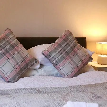 Entire Family Vacation . Wifi . Free Parking * Leeds (West Yorkshire)