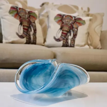 Entire Family Vacation . Wifi . Free Parking Apartament *