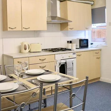 Apartment Entire Family Vacation . Wifi . Free Parking Leeds (West Yorkshire)