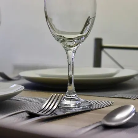 Entire Family Vacation . Wifi . Free Parking Apartamento *