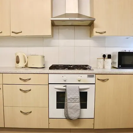 Entire Family Vacation . Wifi . Free Parking