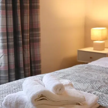 Entire Family Vacation . Wifi . Free Parking Apartament