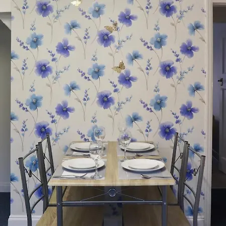 Entire Family Vacation . Wifi . Free Parking Apartamento