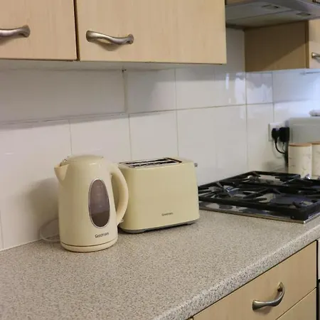 Entire Family Vacation . Wifi . Free Parking Appartement