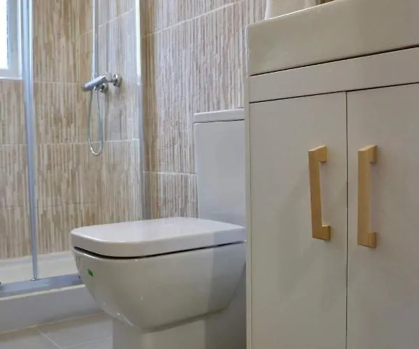 公寓 Entire Family Vacation . Wifi . Free Parking 利兹