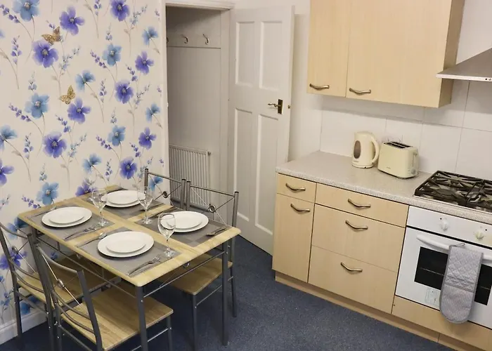 Entire Family Vacation . Wifi . Free Parking * Leeds (West Yorkshire)