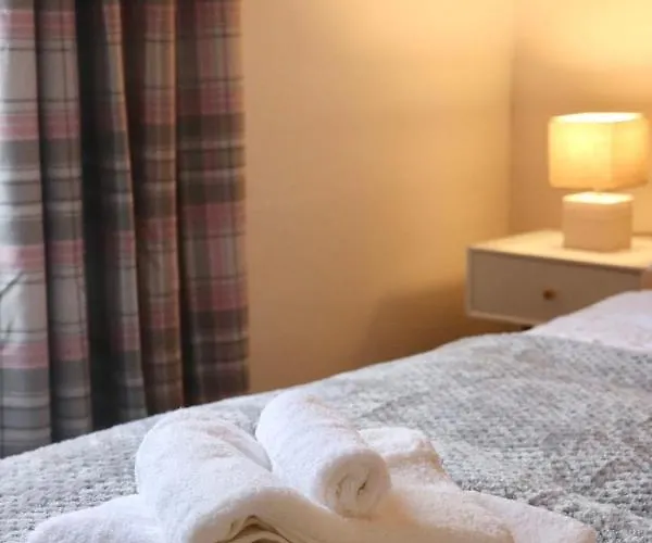 Entire Family Vacation . Wifi . Free Parking Appartement