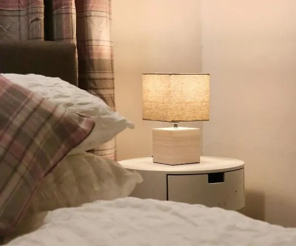 Entire Family Vacation . Wifi . Free Parking Appartement *